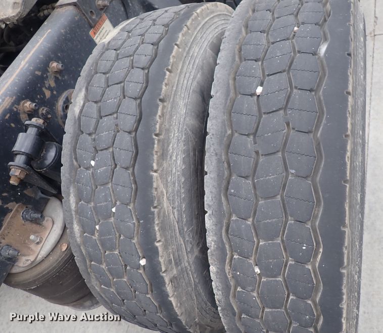 image for item DQ2977 2014 Freightliner Cascadia Evolution  semi truck