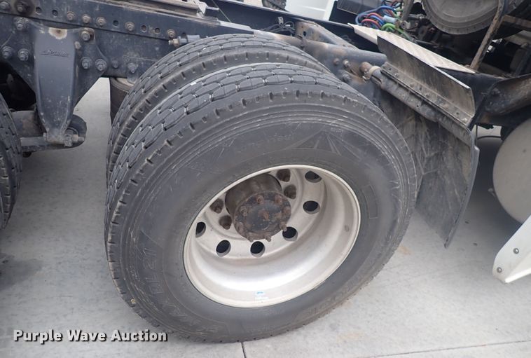 image for item DQ2977 2014 Freightliner Cascadia Evolution  semi truck