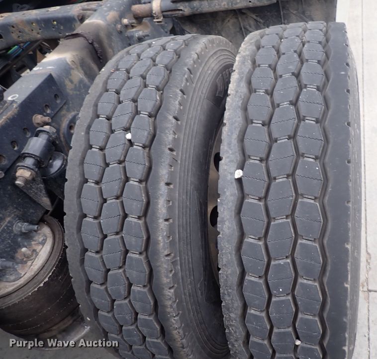 image for item DQ2977 2014 Freightliner Cascadia Evolution  semi truck