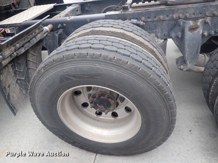 image for item DQ2977 2014 Freightliner Cascadia Evolution  semi truck