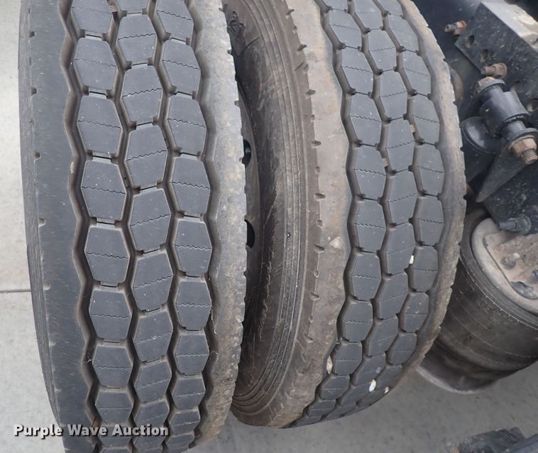 image for item DQ2977 2014 Freightliner Cascadia Evolution  semi truck