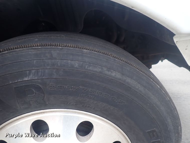 image for item DQ2977 2014 Freightliner Cascadia Evolution  semi truck