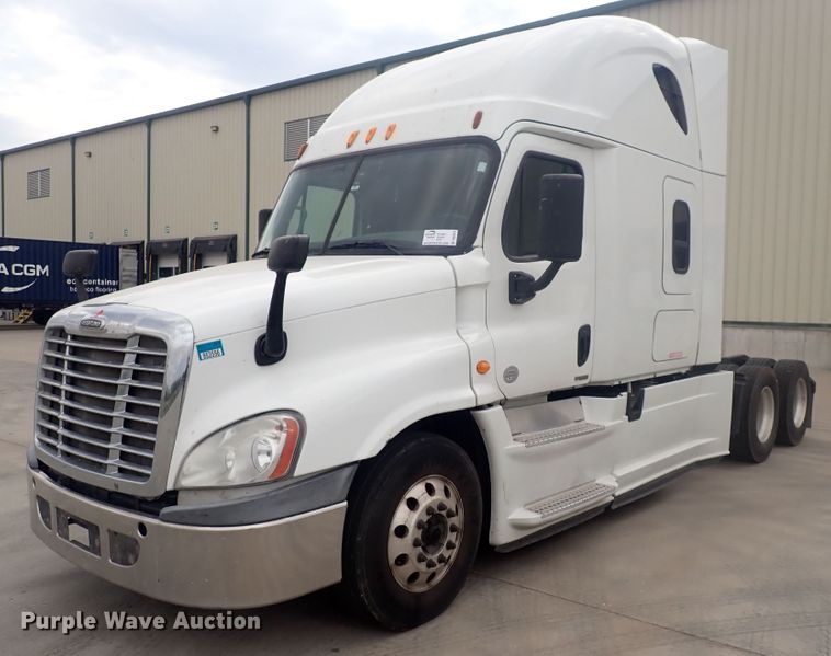 image for item DQ2978 2014 Freightliner Cascadia Evolution  semi truck