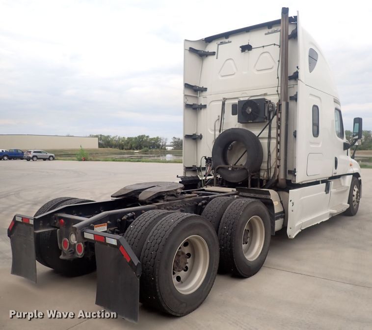 image for item DQ2978 2014 Freightliner Cascadia Evolution  semi truck