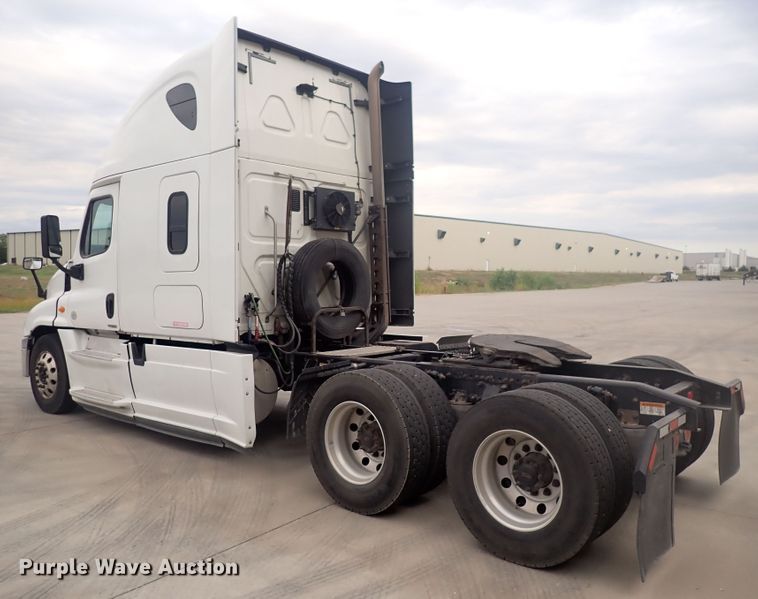 image for item DQ2978 2014 Freightliner Cascadia Evolution  semi truck