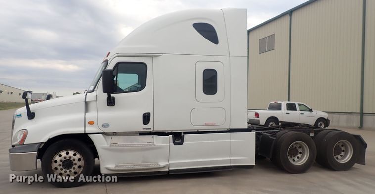 image for item DQ2978 2014 Freightliner Cascadia Evolution  semi truck