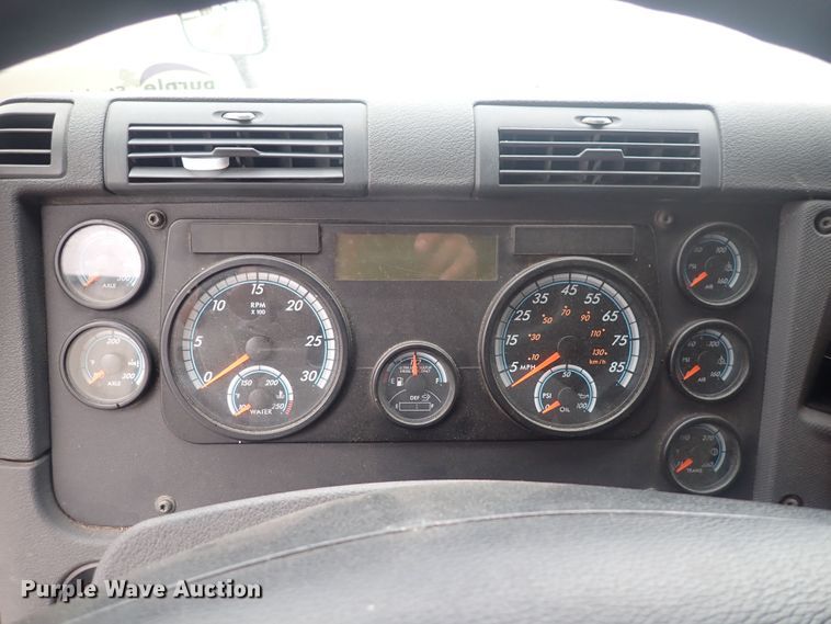 image for item DQ2978 2014 Freightliner Cascadia Evolution  semi truck