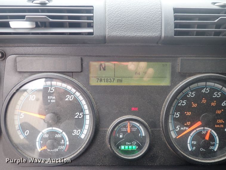 image for item DQ2978 2014 Freightliner Cascadia Evolution  semi truck