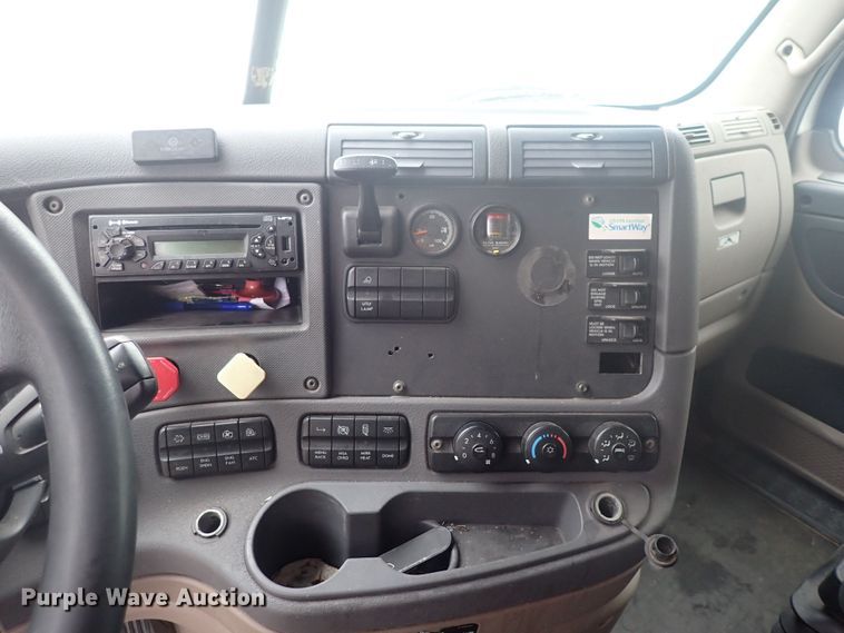 image for item DQ2978 2014 Freightliner Cascadia Evolution  semi truck