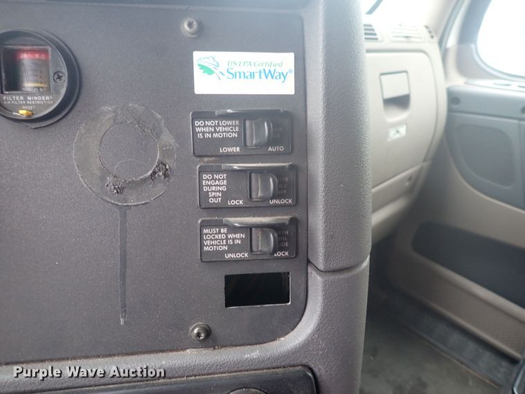 image for item DQ2978 2014 Freightliner Cascadia Evolution  semi truck