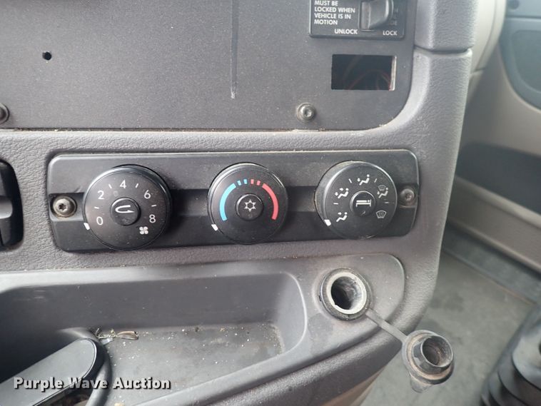 image for item DQ2978 2014 Freightliner Cascadia Evolution  semi truck