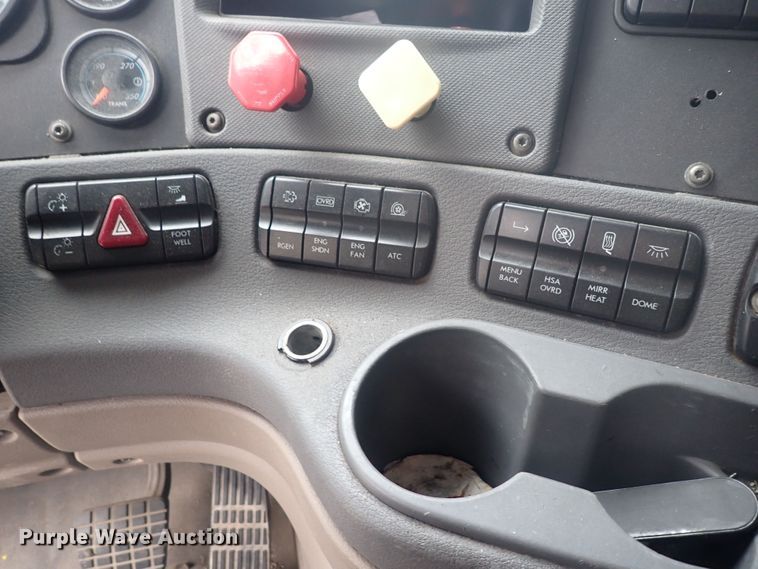 image for item DQ2978 2014 Freightliner Cascadia Evolution  semi truck