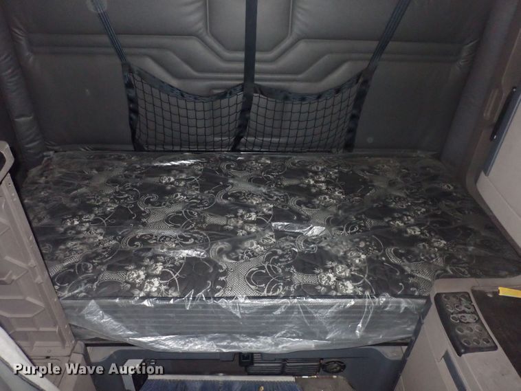 image for item DQ2978 2014 Freightliner Cascadia Evolution  semi truck