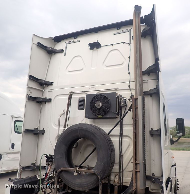 image for item DQ2978 2014 Freightliner Cascadia Evolution  semi truck