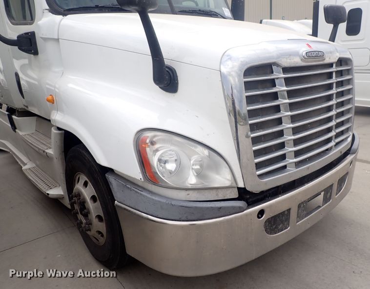image for item DQ2978 2014 Freightliner Cascadia Evolution  semi truck