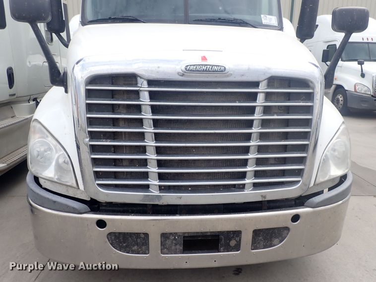 image for item DQ2978 2014 Freightliner Cascadia Evolution  semi truck