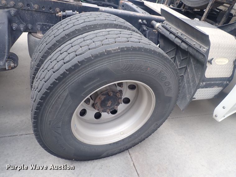 image for item DQ2978 2014 Freightliner Cascadia Evolution  semi truck