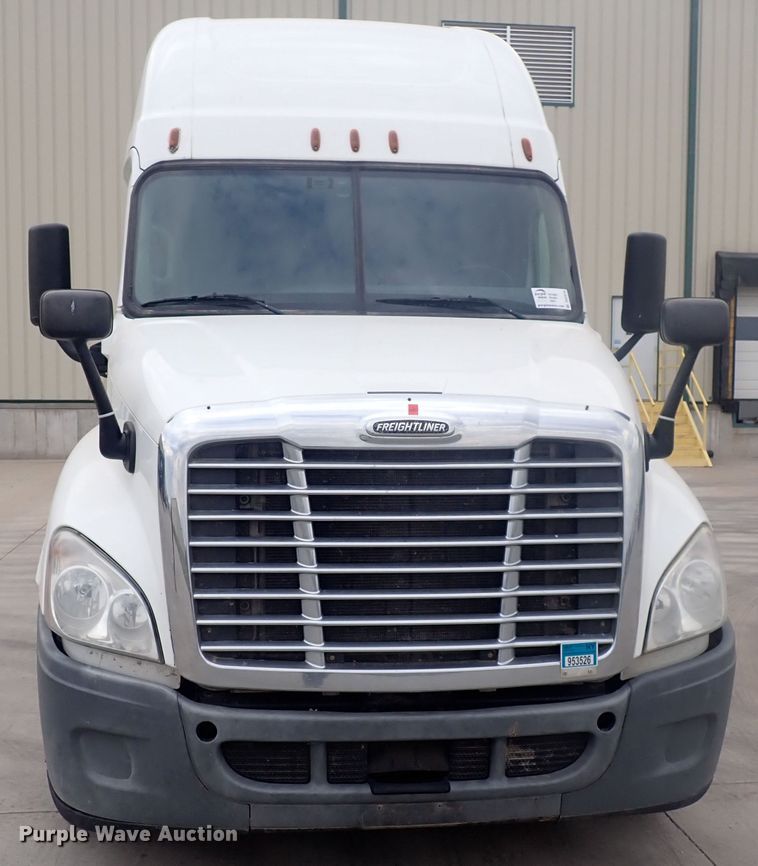 image for item DQ2979 2014 Freightliner Cascadia Evolution  semi truck