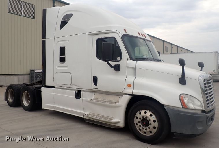 image for item DQ2979 2014 Freightliner Cascadia Evolution  semi truck