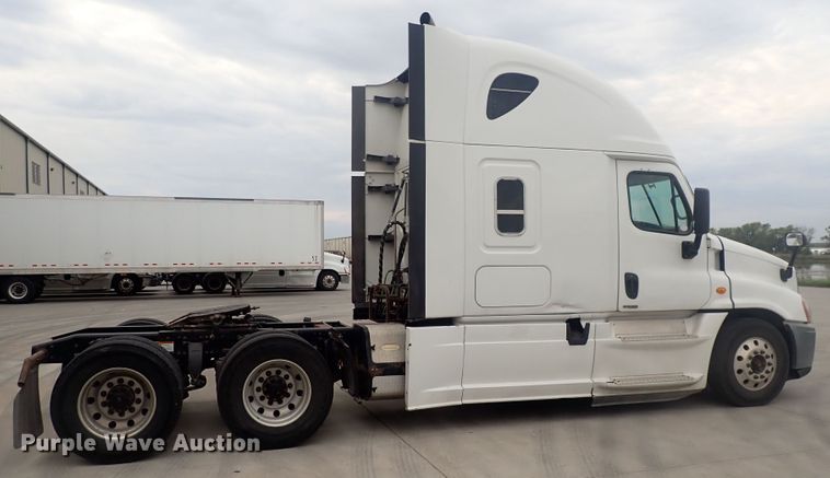 image for item DQ2979 2014 Freightliner Cascadia Evolution  semi truck