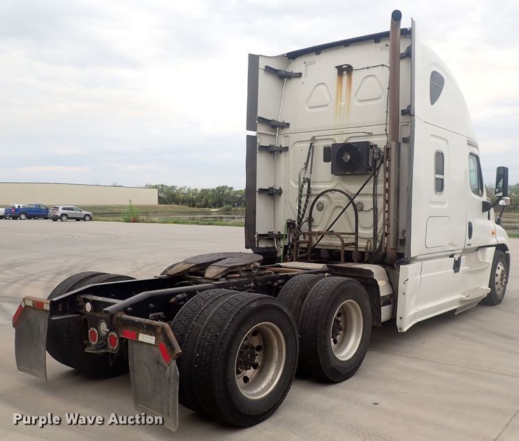 image for item DQ2979 2014 Freightliner Cascadia Evolution  semi truck