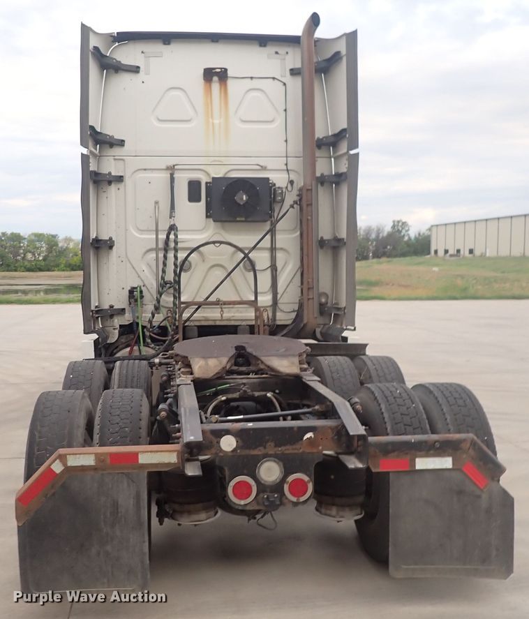 image for item DQ2979 2014 Freightliner Cascadia Evolution  semi truck