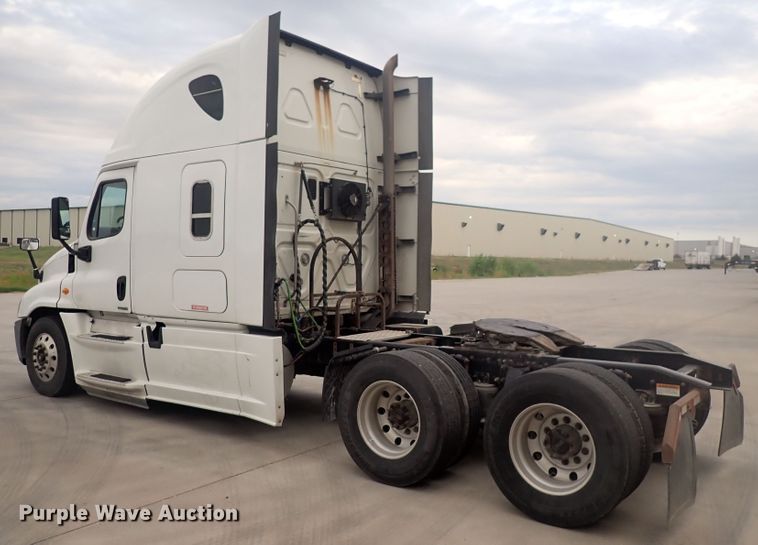image for item DQ2979 2014 Freightliner Cascadia Evolution  semi truck