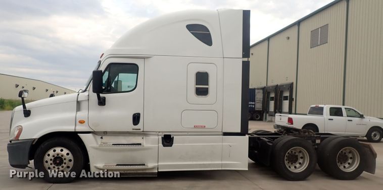 image for item DQ2979 2014 Freightliner Cascadia Evolution  semi truck
