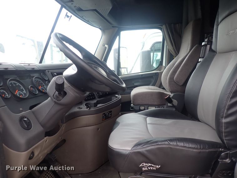 image for item DQ2979 2014 Freightliner Cascadia Evolution  semi truck