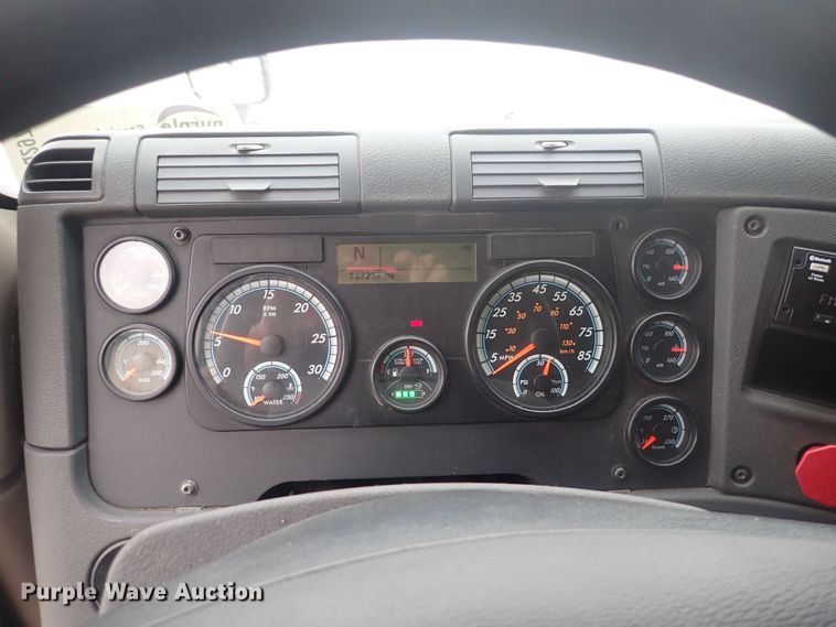 image for item DQ2979 2014 Freightliner Cascadia Evolution  semi truck