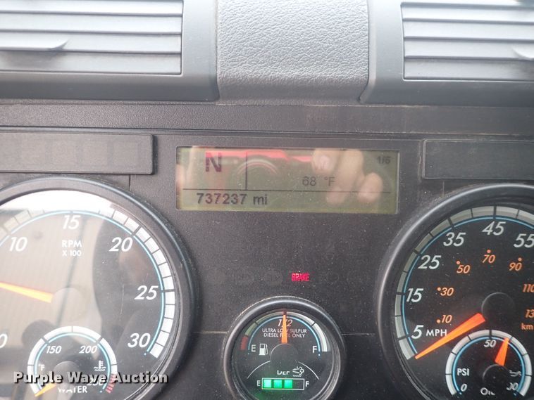 image for item DQ2979 2014 Freightliner Cascadia Evolution  semi truck