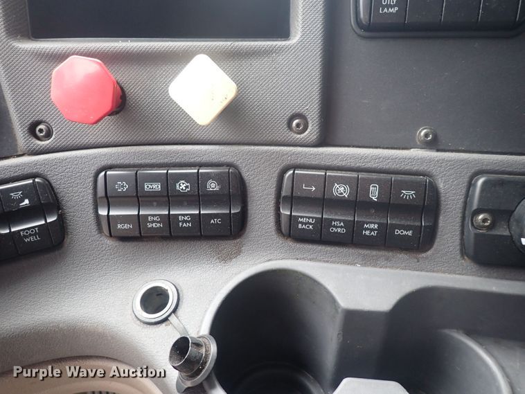 image for item DQ2979 2014 Freightliner Cascadia Evolution  semi truck