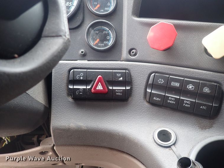 image for item DQ2979 2014 Freightliner Cascadia Evolution  semi truck