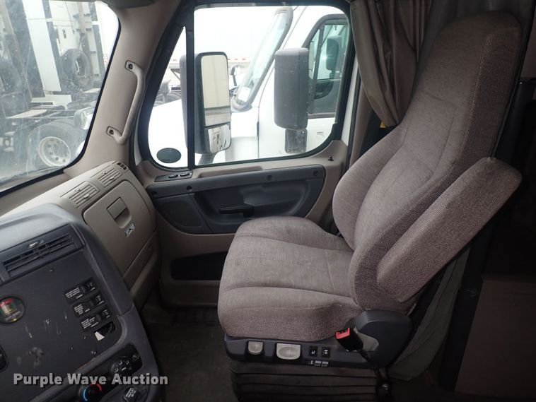 image for item DQ2979 2014 Freightliner Cascadia Evolution  semi truck