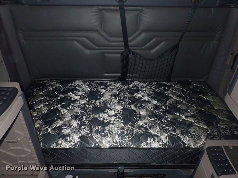 image for item DQ2979 2014 Freightliner Cascadia Evolution  semi truck