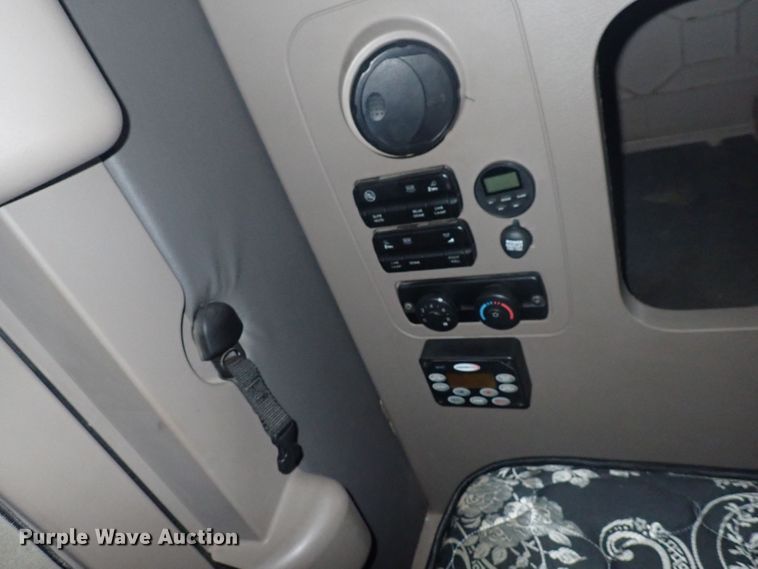 image for item DQ2979 2014 Freightliner Cascadia Evolution  semi truck