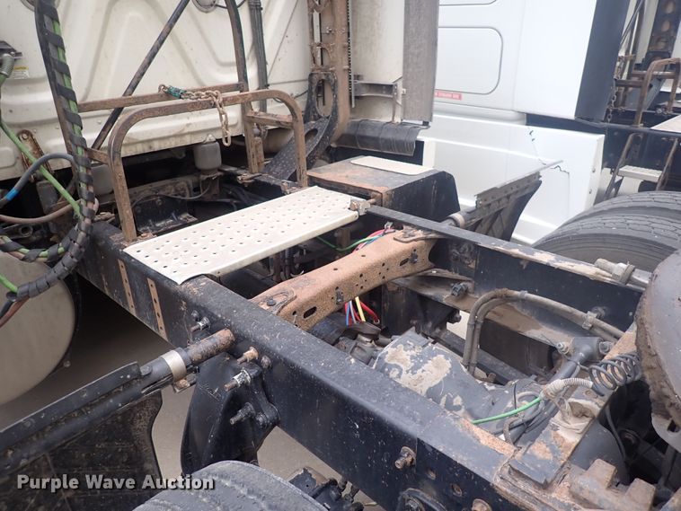 image for item DQ2979 2014 Freightliner Cascadia Evolution  semi truck