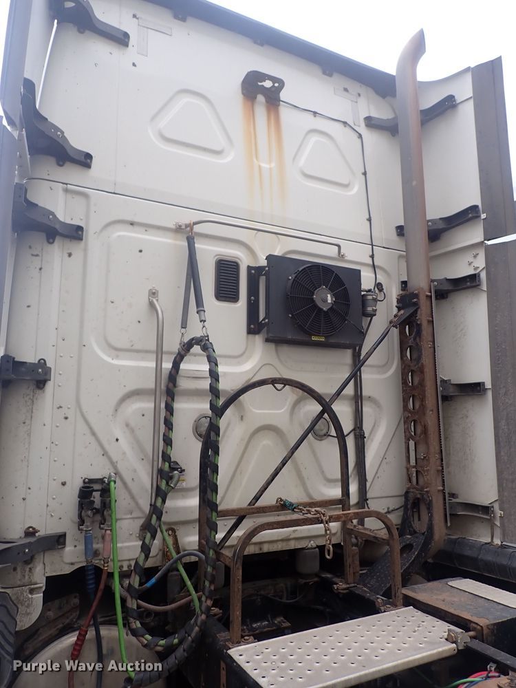 image for item DQ2979 2014 Freightliner Cascadia Evolution  semi truck