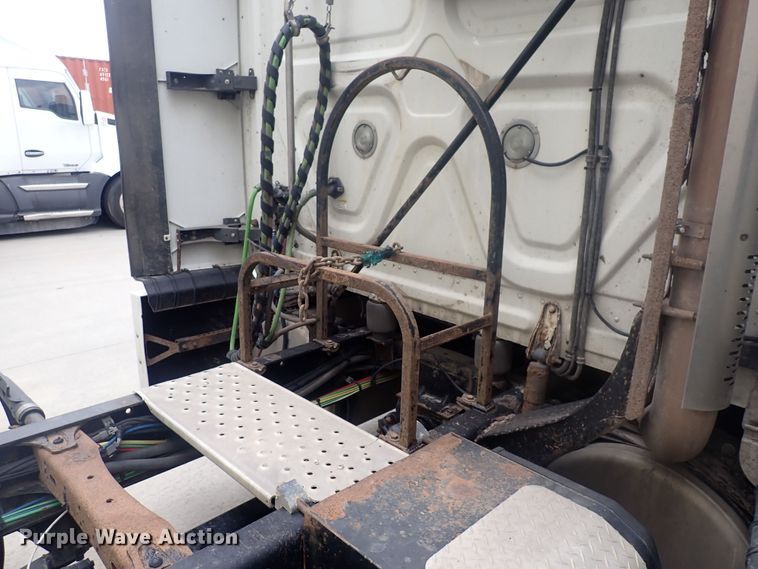 image for item DQ2979 2014 Freightliner Cascadia Evolution  semi truck