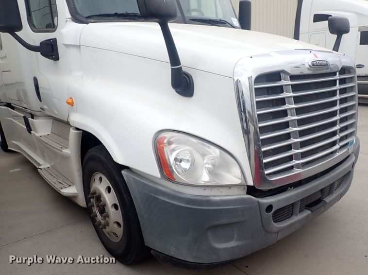 image for item DQ2979 2014 Freightliner Cascadia Evolution  semi truck