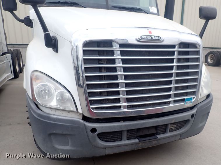image for item DQ2979 2014 Freightliner Cascadia Evolution  semi truck