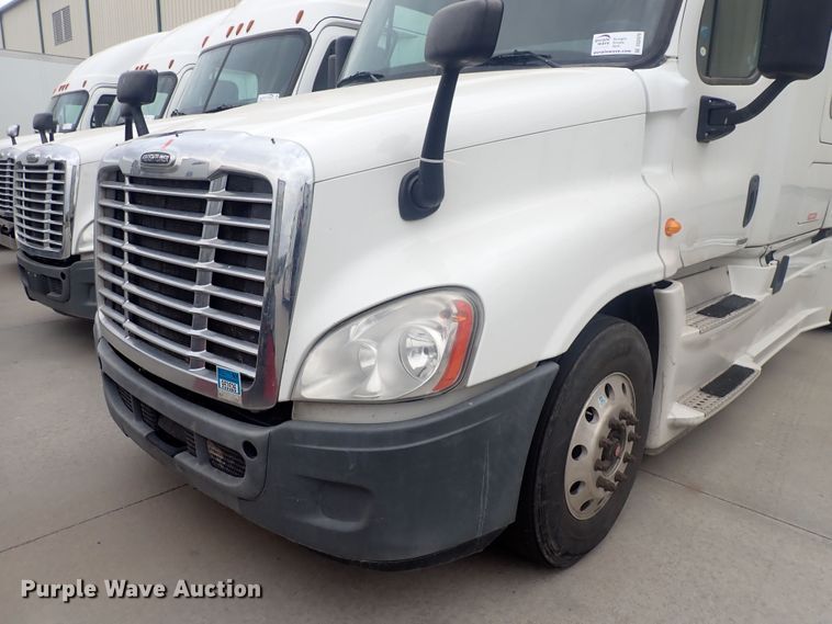 image for item DQ2979 2014 Freightliner Cascadia Evolution  semi truck