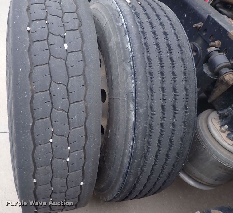 image for item DQ2979 2014 Freightliner Cascadia Evolution  semi truck