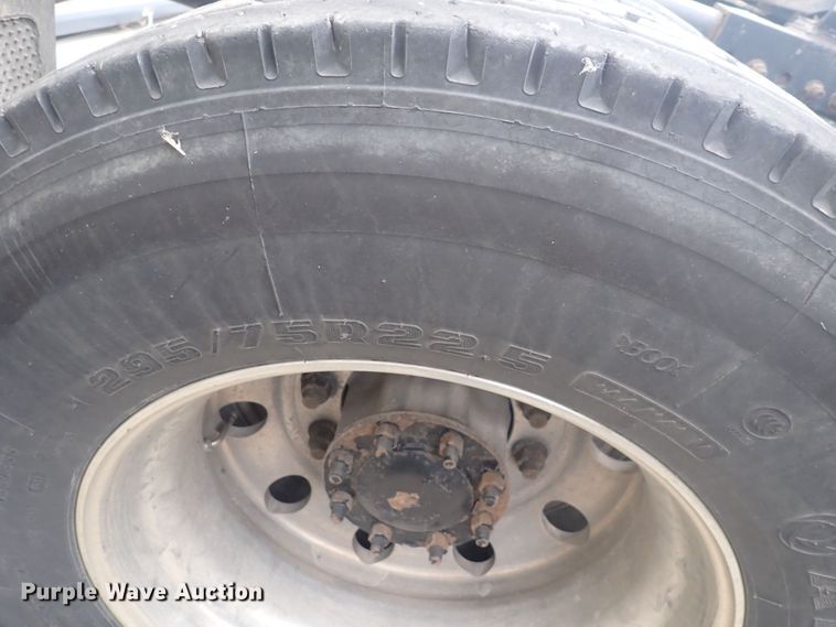 image for item DQ2979 2014 Freightliner Cascadia Evolution  semi truck