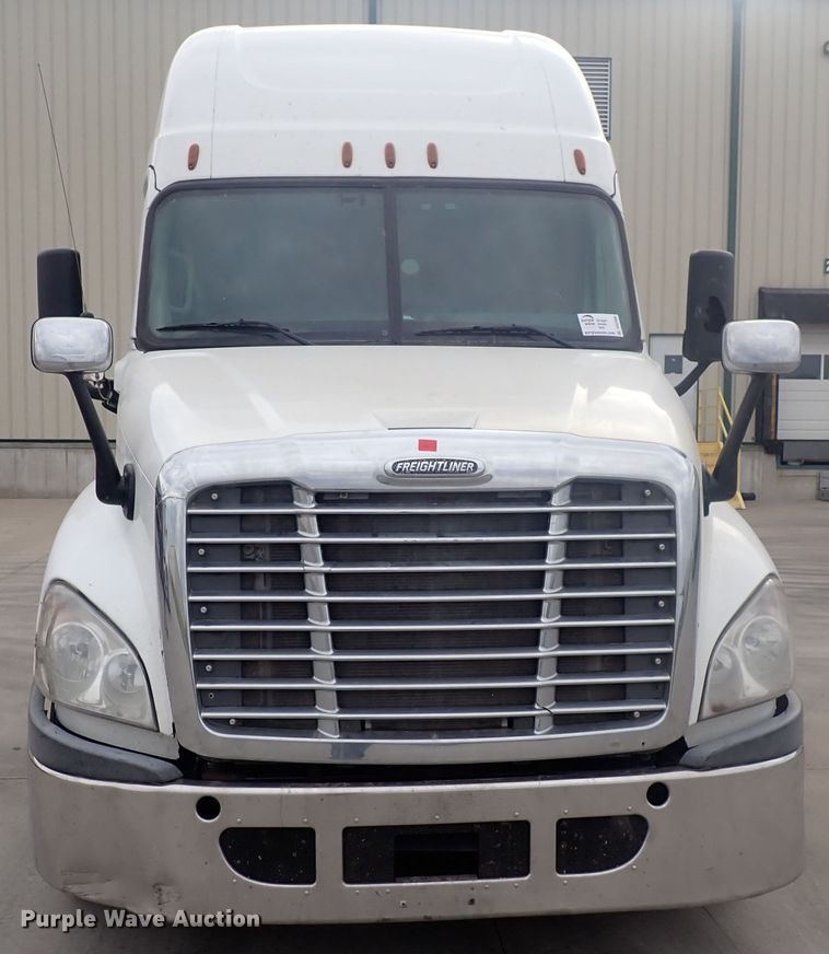 image for item DQ2980 2016 Freightliner Cascadia Evolution  semi truck