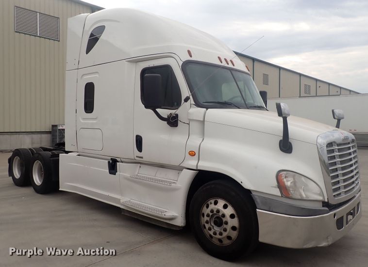 image for item DQ2980 2016 Freightliner Cascadia Evolution  semi truck