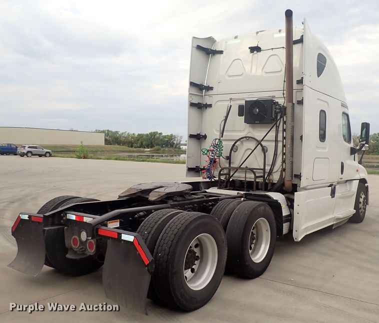 image for item DQ2980 2016 Freightliner Cascadia Evolution  semi truck
