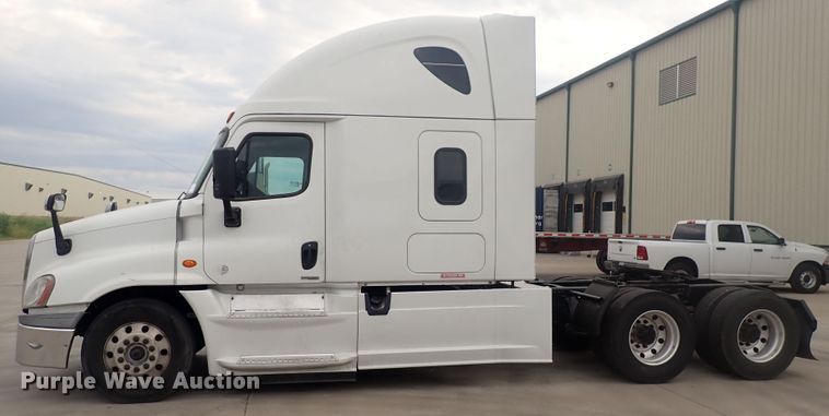 image for item DQ2980 2016 Freightliner Cascadia Evolution  semi truck