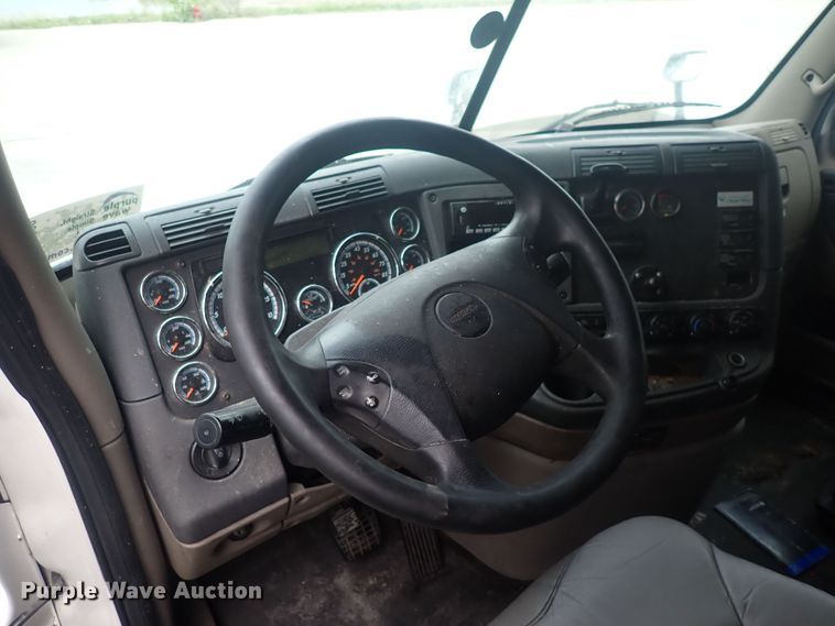 image for item DQ2980 2016 Freightliner Cascadia Evolution  semi truck