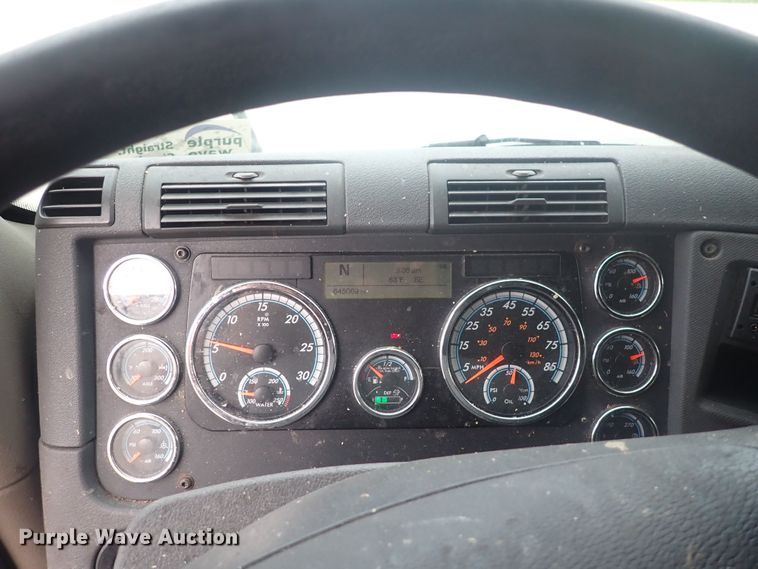 image for item DQ2980 2016 Freightliner Cascadia Evolution  semi truck